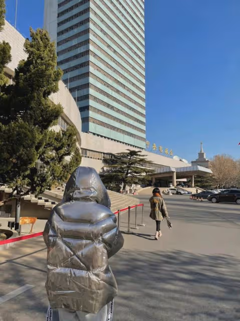 曾黎錄製央視春晚,打扮低調難掩出眾氣質,45歲感情狀況成謎