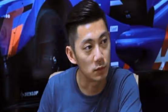 弟弟娶了她坐擁百億的閨蜜,她則選擇了窮車手,生兩胎還沒辦婚禮