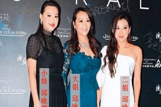 弟弟娶了她坐擁百億的閨蜜,她則選擇了窮車手,生兩胎還沒辦婚禮