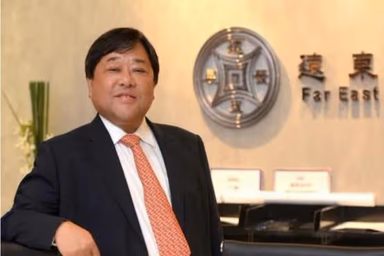 弟弟娶了她坐擁百億的閨蜜,她則選擇了窮車手,生兩胎還沒辦婚禮