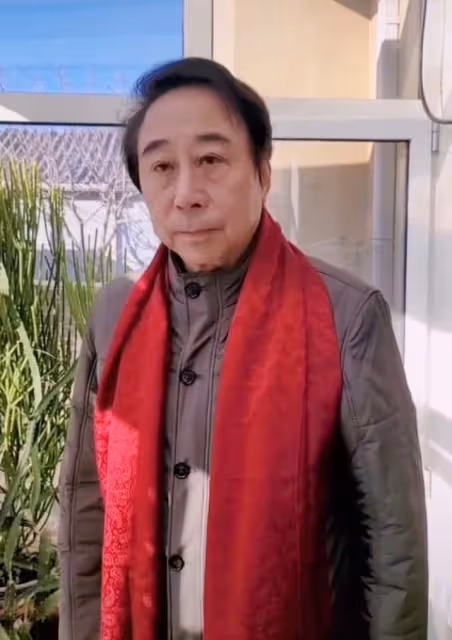 64歲馮鞏打快板為天津加油,眉頭緊鎖一臉擔憂,卻被網友催捐款