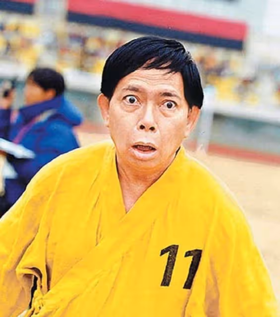 港圈黃金配角齊聚內地,73歲梁小龍金髮戴墨鏡,黃一飛老年斑明顯