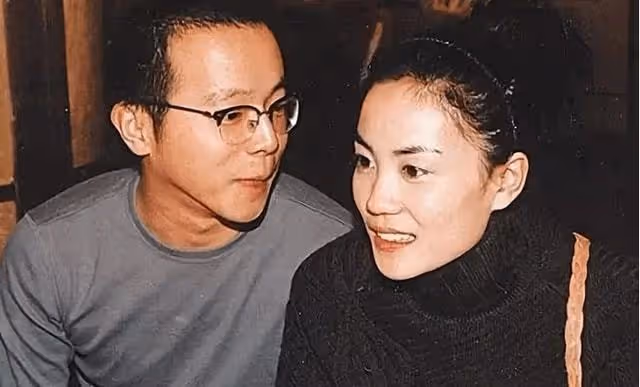 「沽名釣譽」王菲:被曝盜用他人職稱,搶走竇唯後與梁龍露水情緣