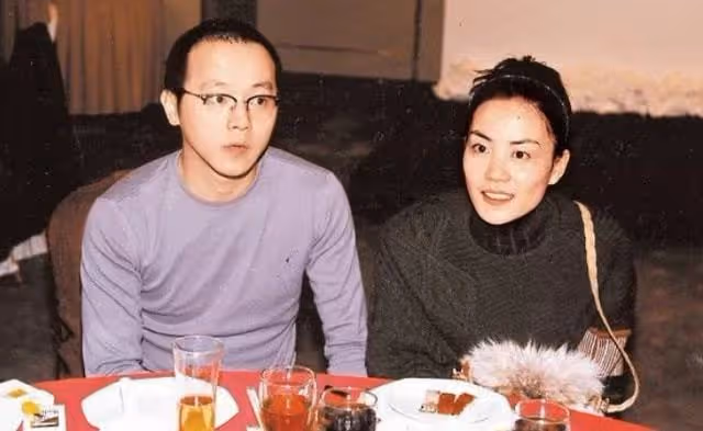 「沽名釣譽」王菲:被曝盜用他人職稱,搶走竇唯後與梁龍露水情緣