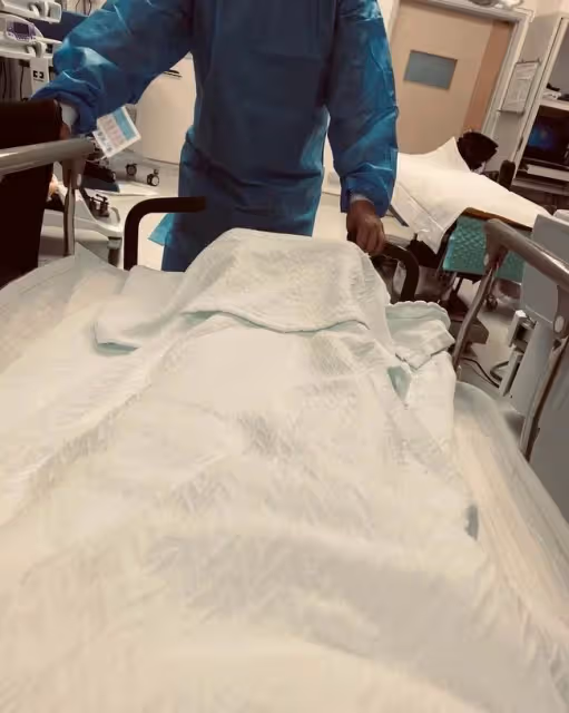 46歲徐若瑄大出血緊急入院,病床照面色蒼白,3天前還和媽媽唱歌
