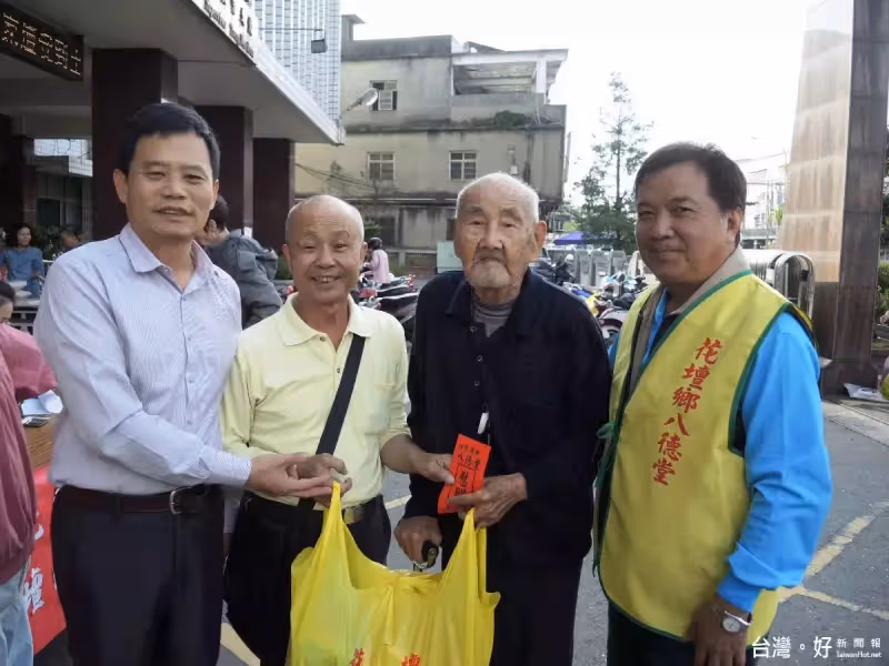 赤腳善人,75歲阿公20年捐6千萬,他的行善足跡遍布全臺灣,蝸居20坪房生活超節儉