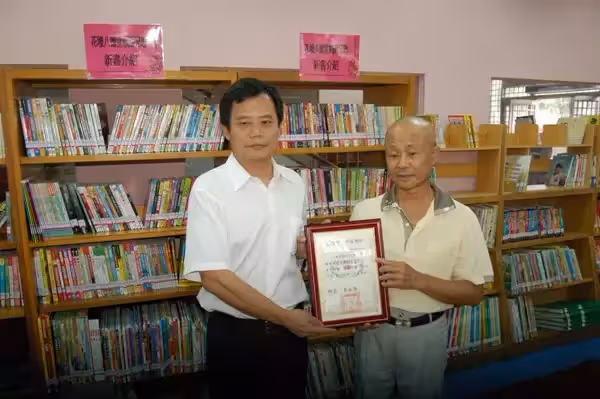 赤腳善人,75歲阿公20年捐6千萬,他的行善足跡遍布全臺灣,蝸居20坪房生活超節儉
