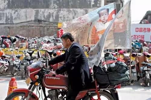 父愛如山!父親騎行50多萬公里,報廢十幾輛車,只為找回被拐走的兒子
