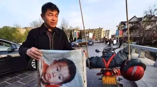 父愛如山!父親騎行50多萬公里,報廢十幾輛車,只為找回被拐走的兒子