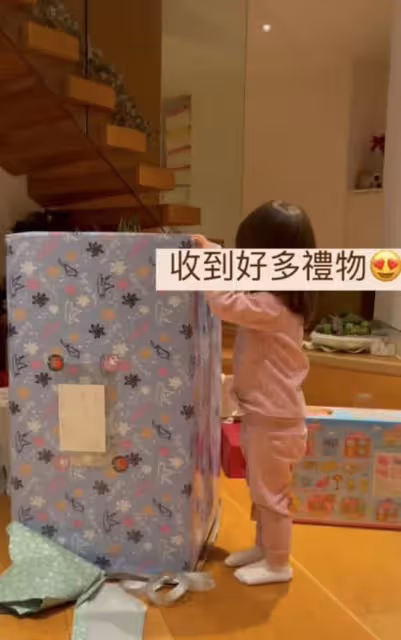 楊受成孫女生日禮物擺滿豪宅,或繼承百億財產,但父母仍沒結婚
