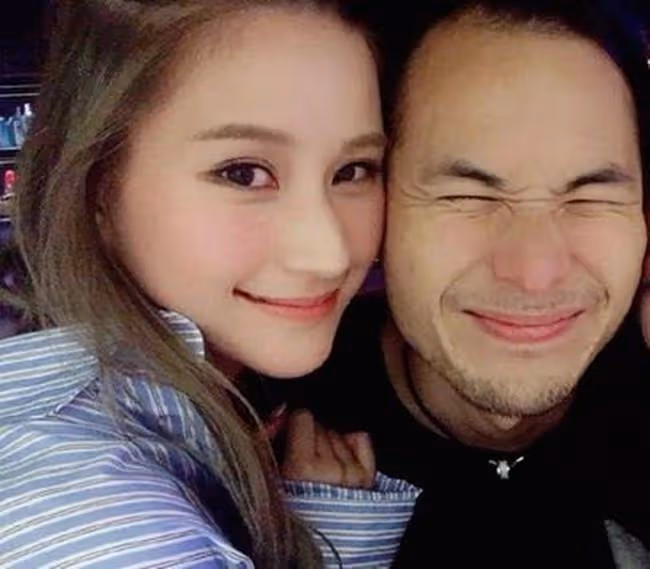 楊受成孫女生日禮物擺滿豪宅,或繼承百億財產,但父母仍沒結婚