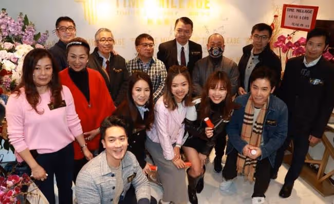 恭喜!艾威與前妻合作開店,曾花光積蓄為對方治病,離婚後仍親密
