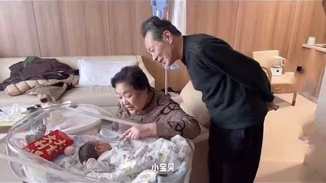 女星孫銥產子大出血!寶寶出生肺部感染下病危,曬生產過程引淚目
