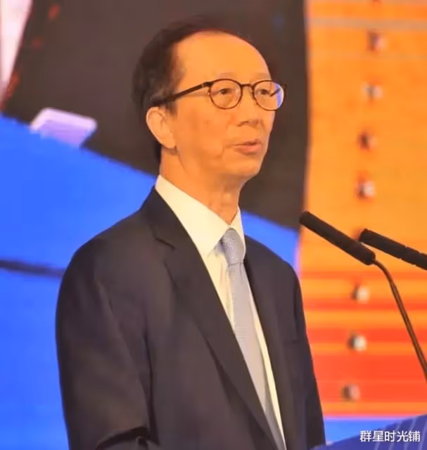 「跳水皇后」伏明霞：退役嫁頂級富豪，5年生3胎，是幸福還是無奈