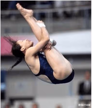「跳水皇后」伏明霞:退役嫁頂級富豪,5年生3胎,是幸福還是無奈