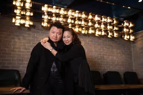 再見亦是朋友!香港知名男星與前妻合作生意,曾花近百萬為其治病