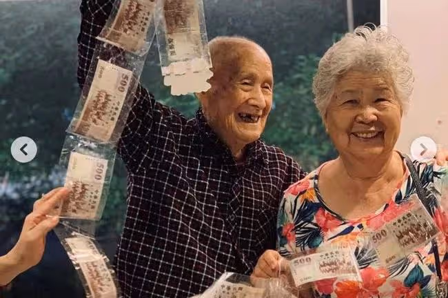 知名女星喊話96歲外公！盼望其早日睜眼平安過年，曬合照緊摟對方