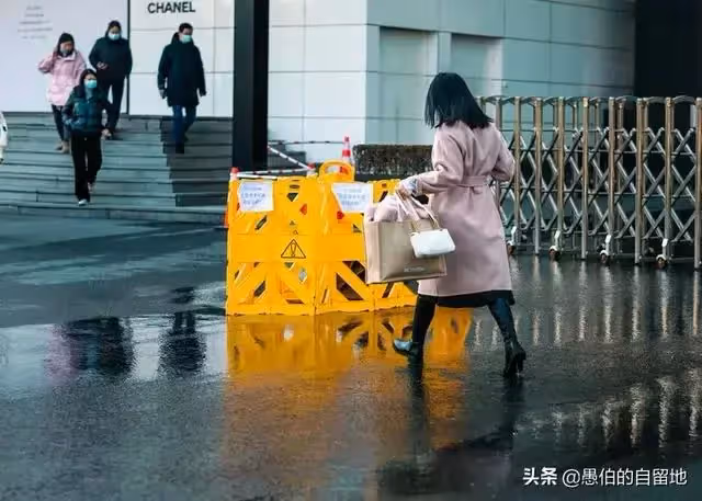 情感故事:男友家發生變故後,他卑鄙的做法,讓我無地自容