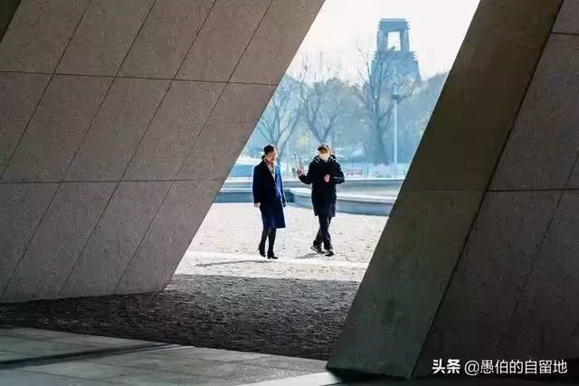 情感故事:男友家發生變故後,他卑鄙的做法,讓我無地自容