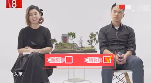 36歲李小萌曬二胎孕照,已10個月仍四肢纖細,兒子親吻孕肚顯溫馨