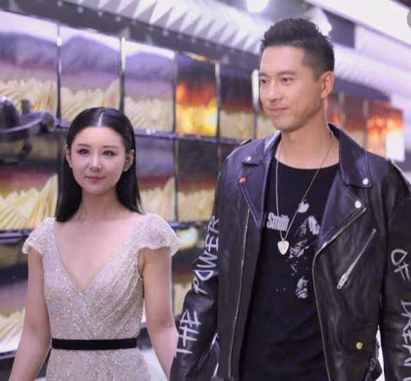 36歲李小萌曬二胎孕照,已10個月仍四肢纖細,兒子親吻孕肚顯溫馨