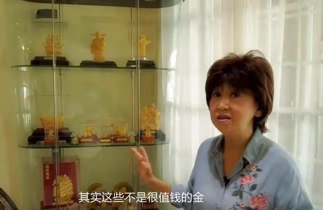 67歲老戲骨公開千萬別墅,自嘲只是狗窩,一柜子金器卻說不值錢