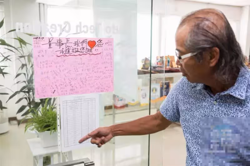 彰化佛心老闆體恤員工,周休2.5天每月都加薪,平均薪資67k,買7台跑車給大家開:你們不是員工,是家人!