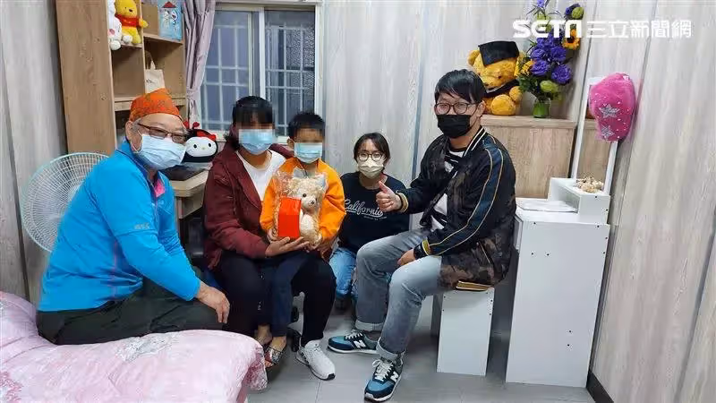「屏東少女夢成真」一家四口擠5坪大的房間,200位義工免費「打造22坪新家」 進門一看她哭了:我終於有床,可以好好睡覺了