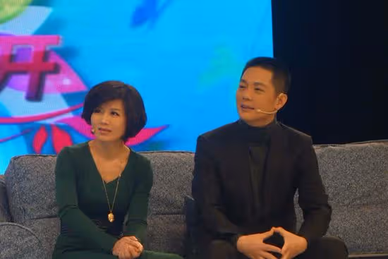 被老婆捧紅後,為娶嫩模拋棄21年的妻兒,如今親子不認他
