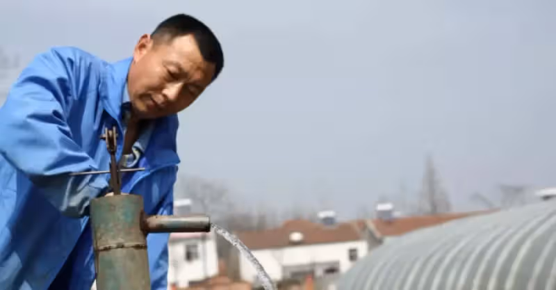 還有一個月就要退休的父親，昨天出車禍走了，一句話也沒留下