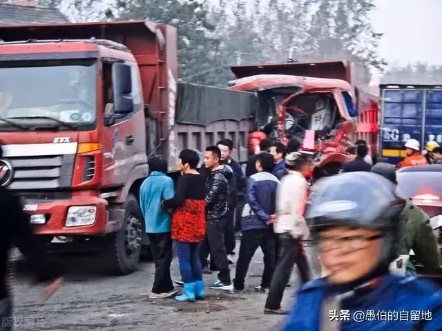還有一個月就要退休的父親,昨天出車禍走了,一句話也沒留下