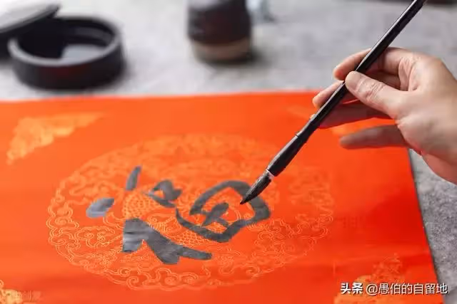 還有一個月就要退休的父親,昨天出車禍走了,一句話也沒留下