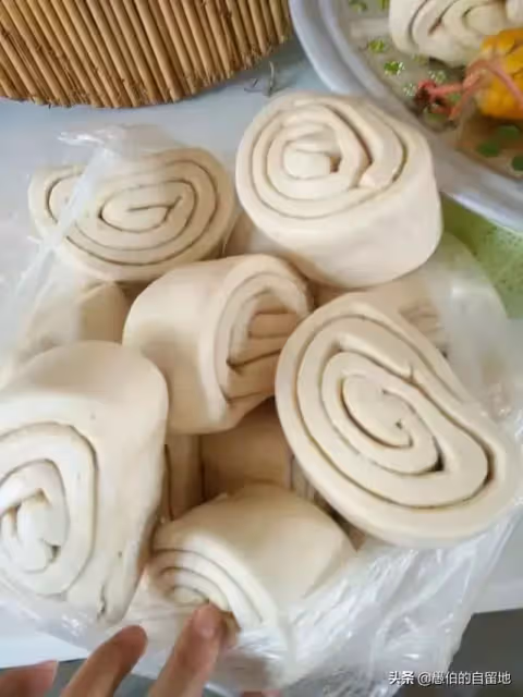 去鎮上的養老院看望奶奶,看到同室老人的光景,我心裡一陣陣酸澀