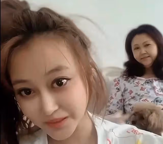 孫僑潞媽媽近況惹擔憂,每天以淚洗面給女兒發信息,自曝恨所有人
