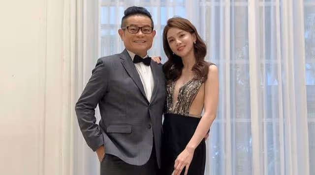 59歲男星娶小24歲嬌妻，自認運氣好，女方想拼三胎男方擔驚受怕