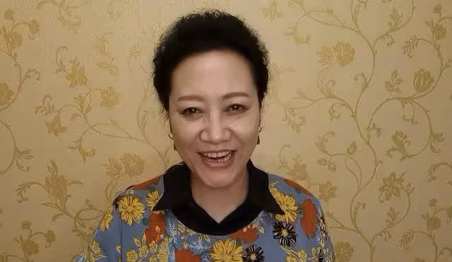 66歲戲骨王麗雲太樸素,穿59元連衣裙錄節目,降價9元後又買一件
