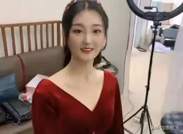 感覺亞楠要向陳露靠攏了，赤腳的果然都是狠角色
