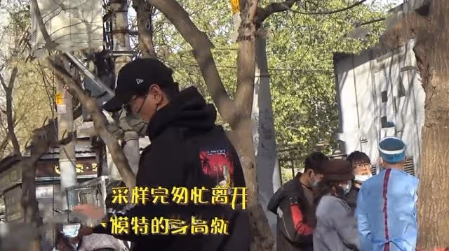 張亮寇靜復婚?帶兒女一同回家太溫馨,男方一路緊跟難掩甜蜜