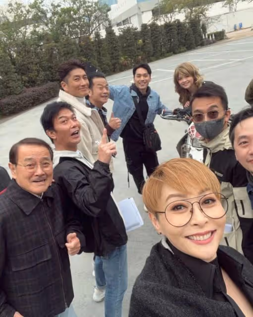錢小豪與弟媳合作拍劇，戴假髮扮女人模仿湯盈盈，一起甩髮太搞笑