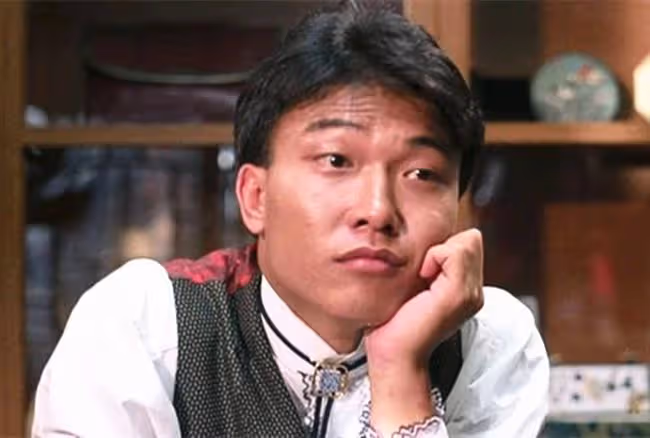 錢小豪與弟媳合作拍劇，戴假髮扮女人模仿湯盈盈，一起甩髮太搞笑