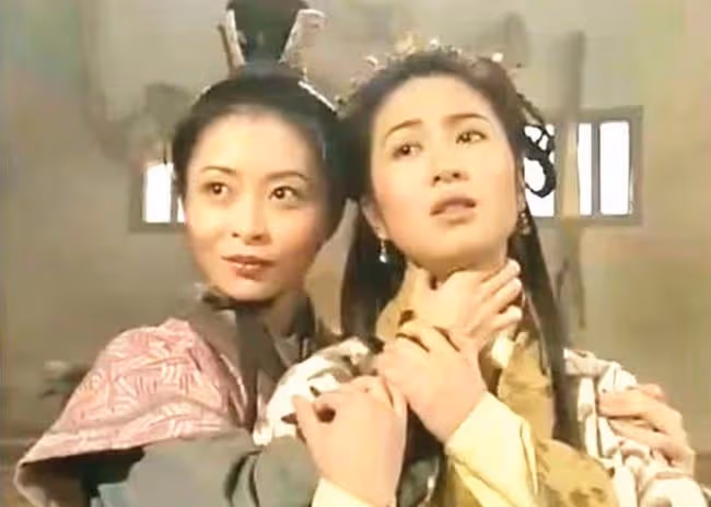 錢小豪與弟媳合作拍劇,戴假髮扮女人模仿湯盈盈,一起甩髮太搞笑