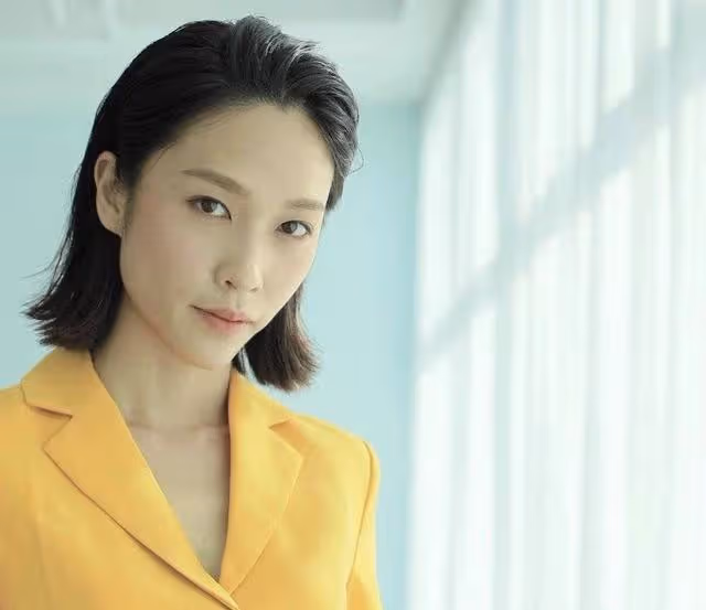 恭喜!又一香港著名女星簽約TVB,新劇合作視帝演女主角火速上位