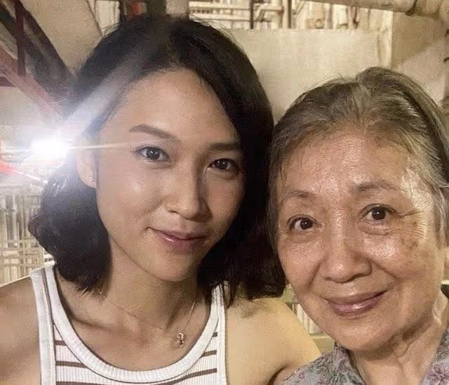 恭喜!又一香港著名女星簽約TVB,新劇合作視帝演女主角火速上位