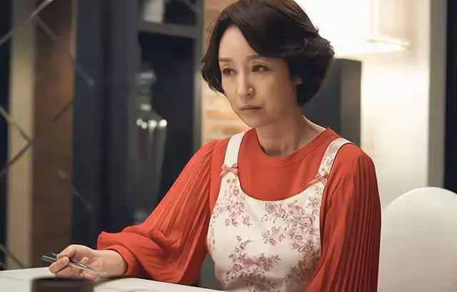 18口人的年夜飯,我做飯故意忘放鹽,小姑子摔了碗筷,老公掀了桌