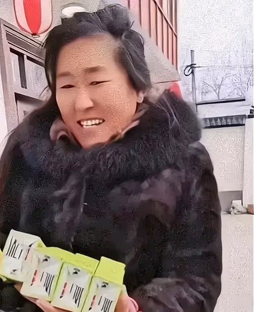 大衣嫂只用了一個小小舉動,口碑成功反轉,陳亞男聰明反被聰明誤