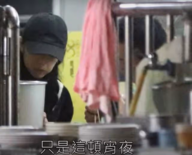 38歲男星被曝戀情,與異性深夜約會一同回家,女方曾離婚還帶倆娃