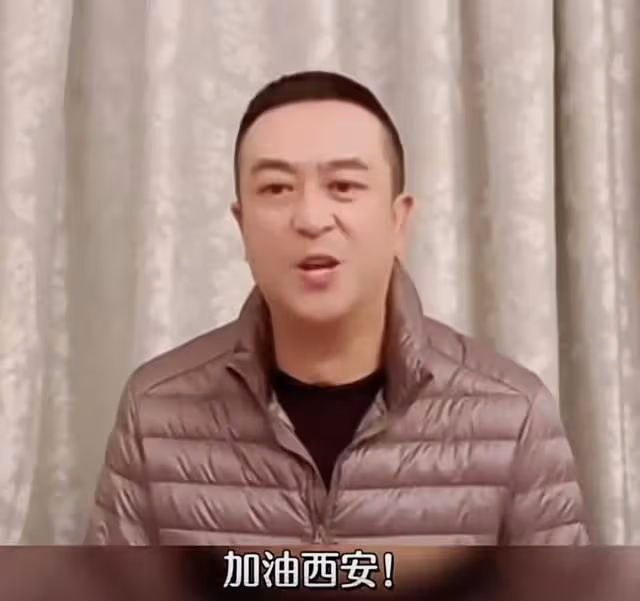 太感動!陝西主持直播中認出抗疫妻子的背影,分離18天只同框6秒