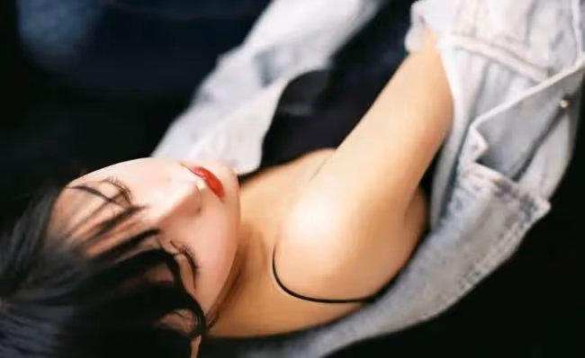 結婚5年,老公出軌,夜裡他摟緊我,熟門熟路摸我後背,我很噁心