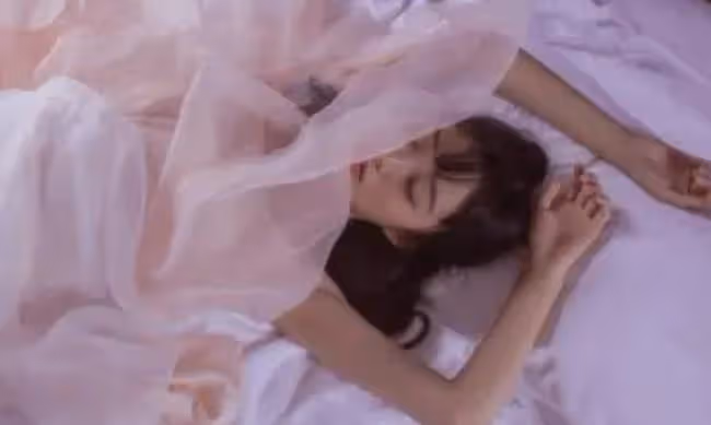 妻子出軌老男人被我抓了現行,離婚後她不讓我找女人生娃