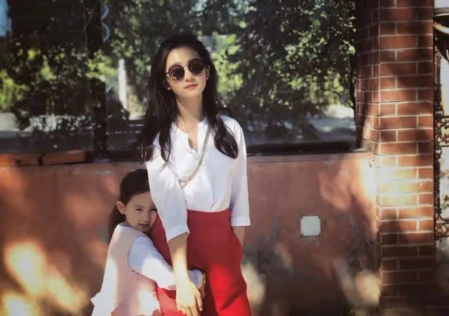 孫莉:18歲跟了老師黃磊,婚後在家生兒育女,容忍老公有緋聞